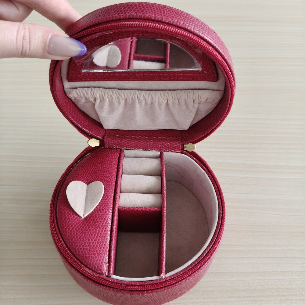 Elegant Red Jewelry Organizer